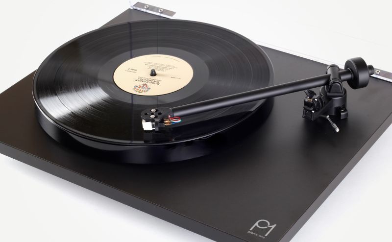 Rega Planar 1 turntable with Carbon Cartridge Factory Fitted