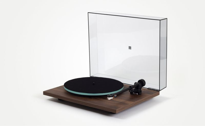 Rega Planar 2 turntable with factory fitted Carbon cartridge